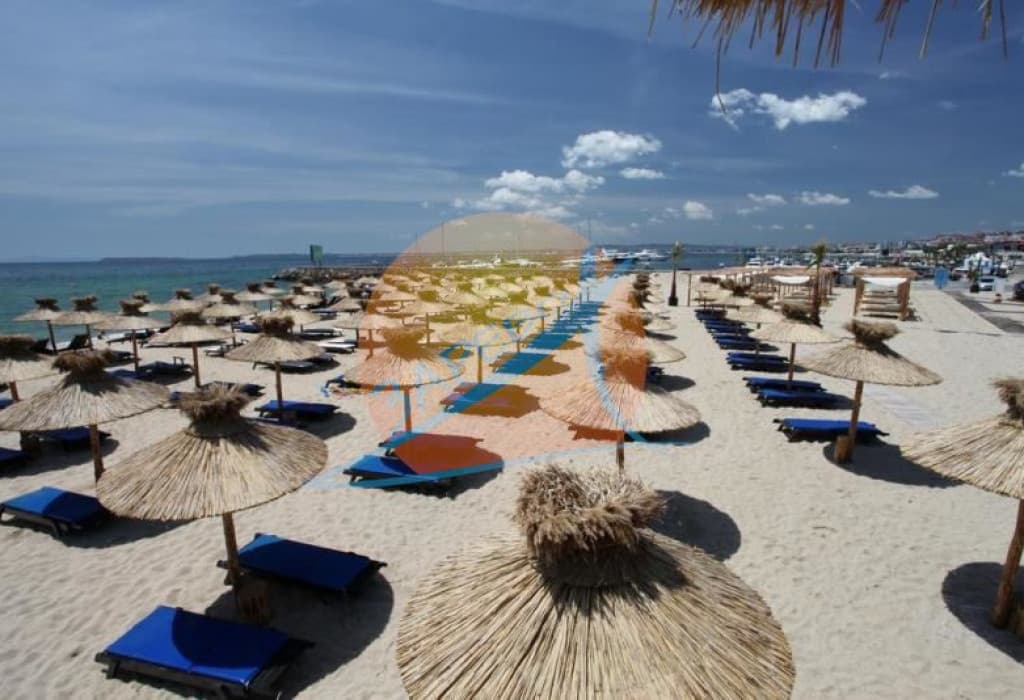 Амфора (Amfora), Диневи груп, Свети Влас