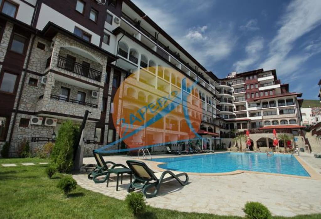 Амфора (Amfora), Диневи груп, Свети Влас