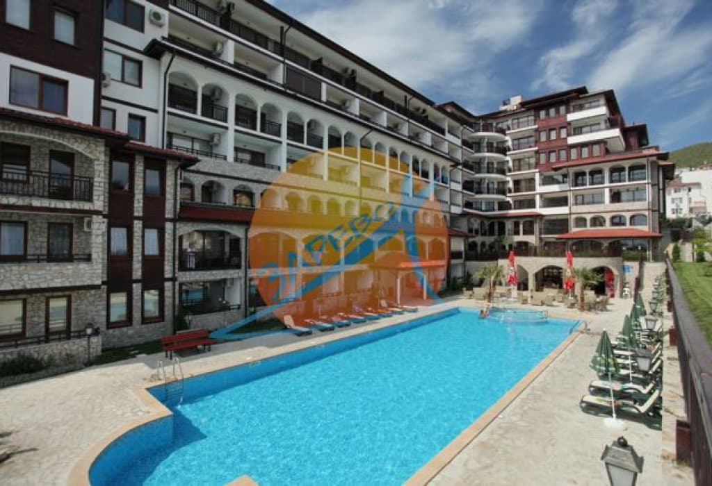 Амфора (Amfora), Диневи груп, Свети Влас