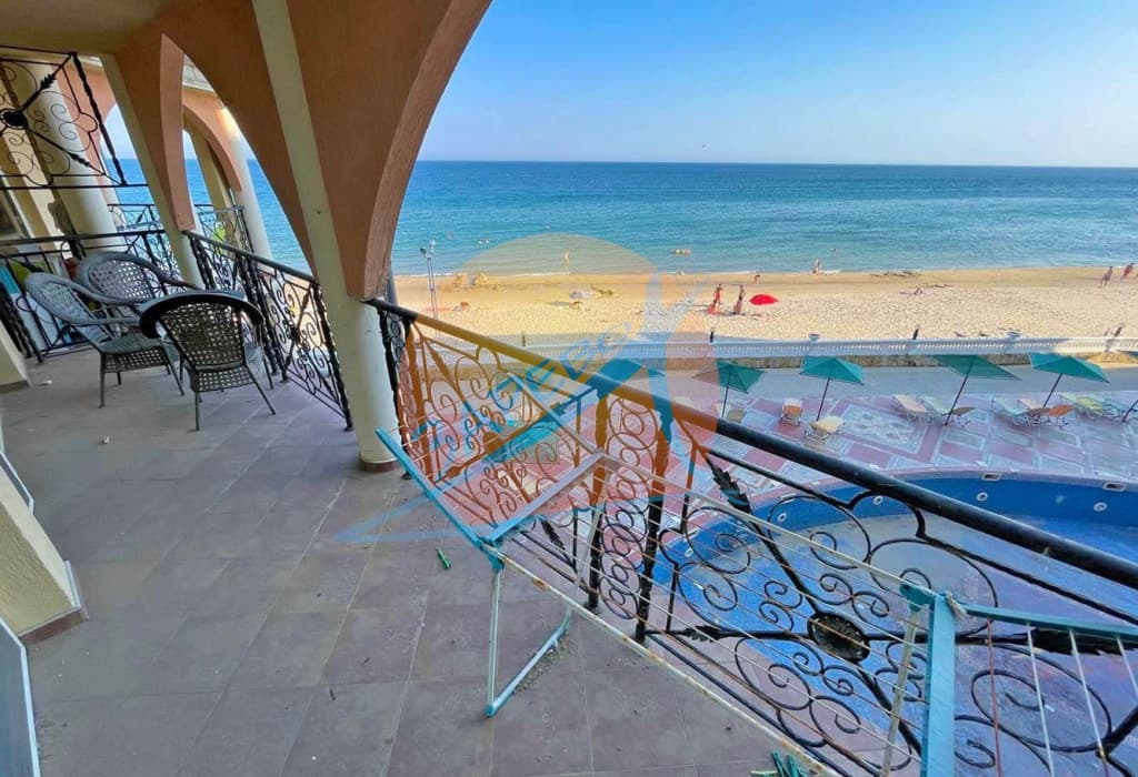  Елените, първа линия, пряка гледка море, просторен обзаведен тристаен, Атриум Бийч (Atrium Beach)