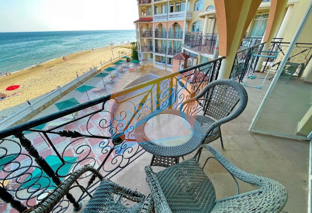  Елените, първа линия, пряка гледка море, просторен обзаведен тристаен, Атриум Бийч (Atrium Beach)