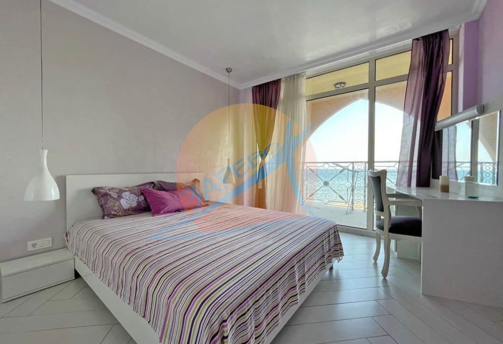  Елените, първа линия, пряка гледка море, просторен обзаведен тристаен, Атриум Бийч (Atrium Beach)