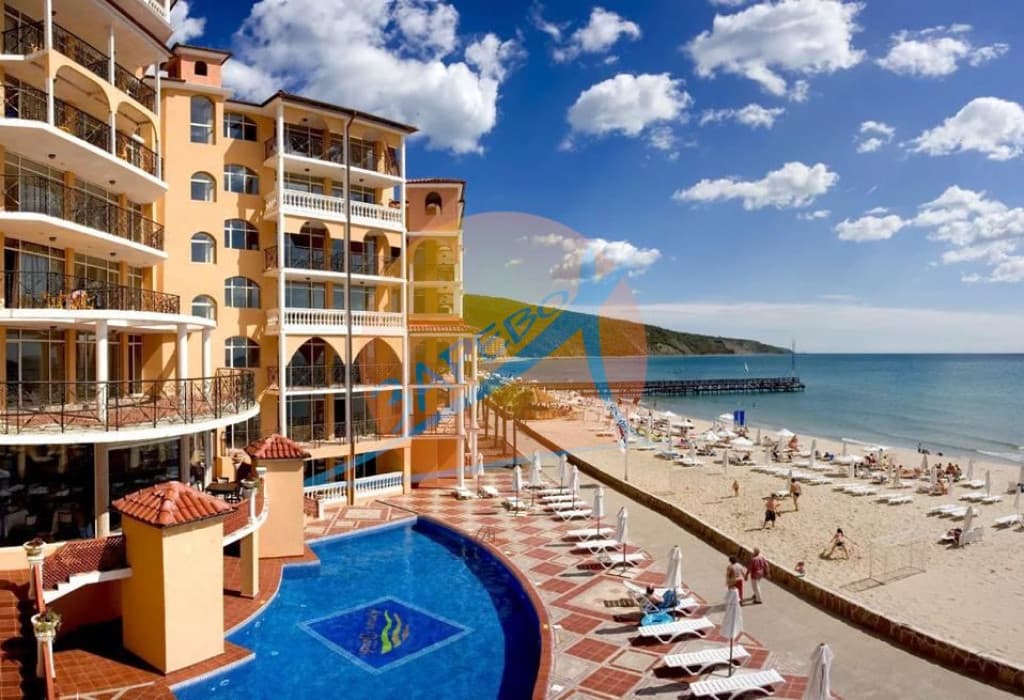  Елените, първа линия, пряка гледка море, просторен обзаведен тристаен, Атриум Бийч (Atrium Beach)