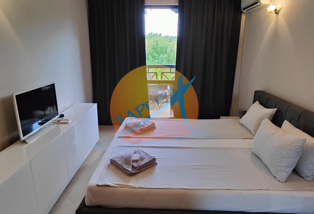 Лозенец,Оазис Бийч Клуб, обзаведен двустаен с гледка към Странджа, в Oasis Beach Club, Lozenets. 