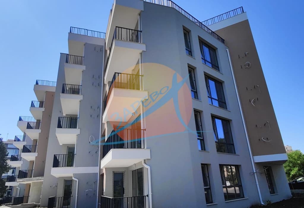 Равда, 30 м от плажа,  нов тристаен до ключ в сграда без такса поддръжка Азуро Бийч, Акт 16