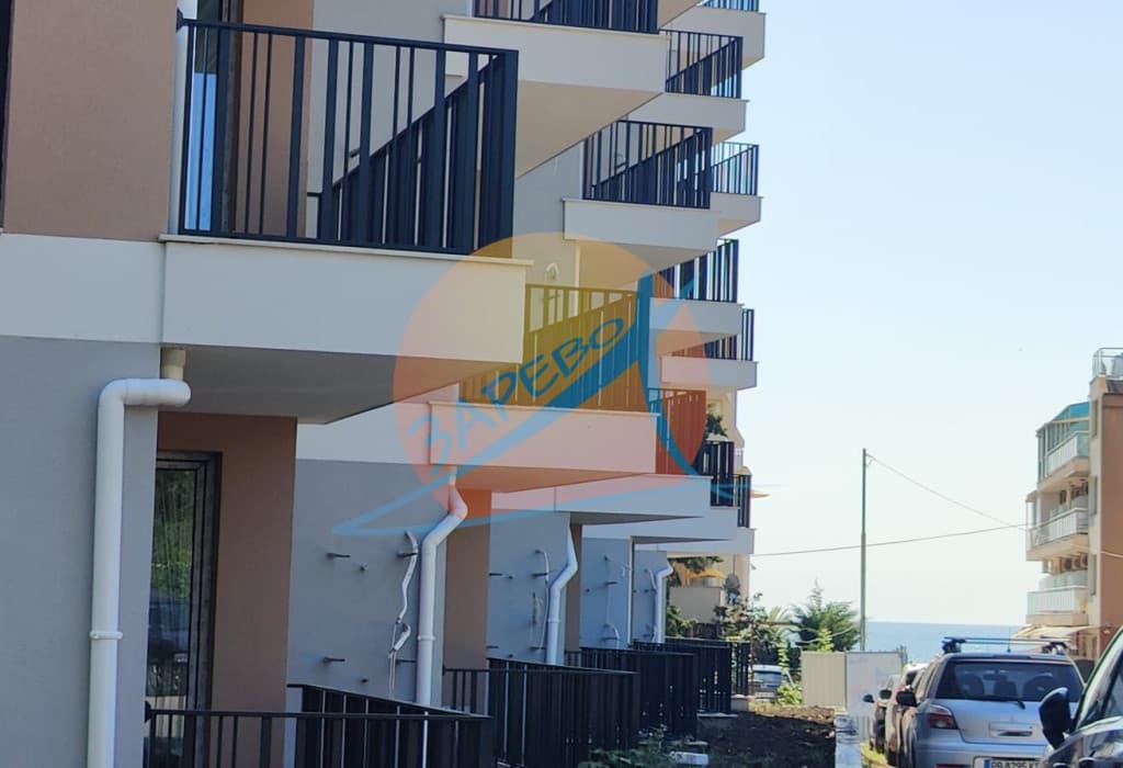 Равда, 30 м от плажа,  нов тристаен до ключ в сграда без такса поддръжка Азуро Бийч, Акт 16