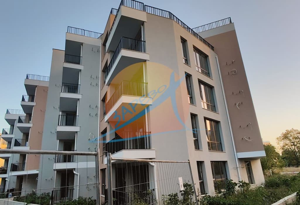 Равда, 30 м от плажа,  нов тристаен до ключ в сграда без такса поддръжка Азуро Бийч, Акт 16