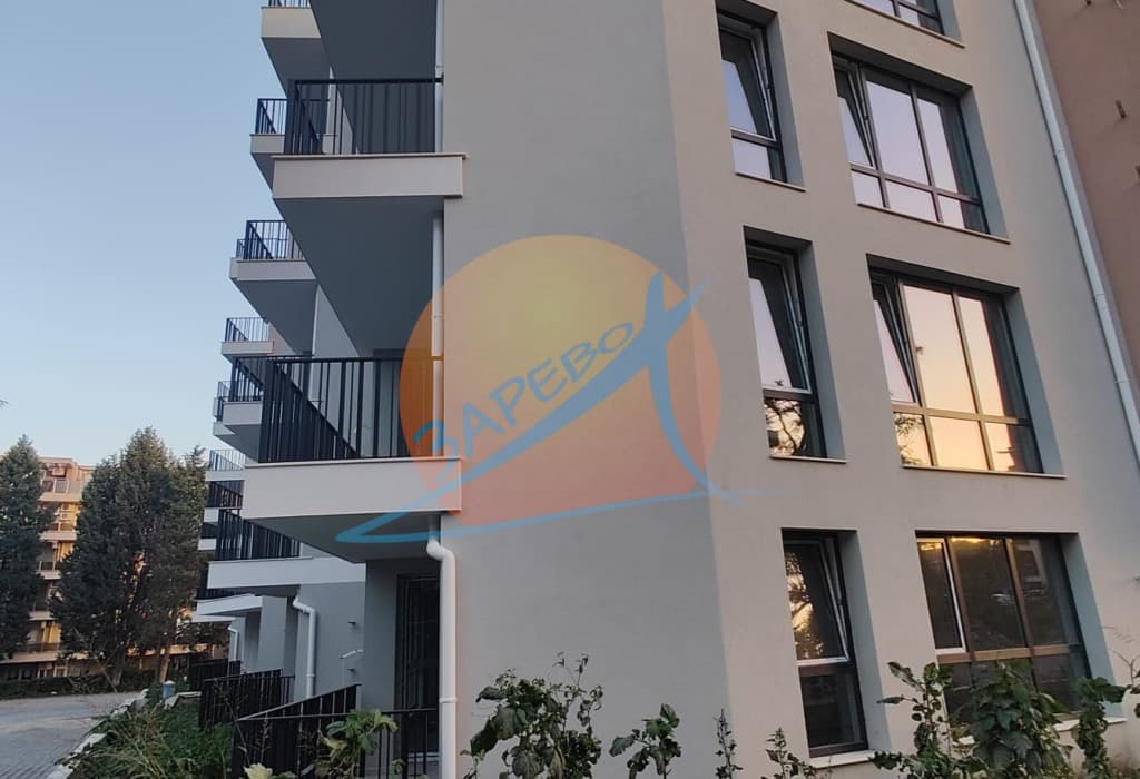 Равда, 30 м от плажа,  нов тристаен до ключ в сграда без такса поддръжка Азуро Бийч, Акт 16