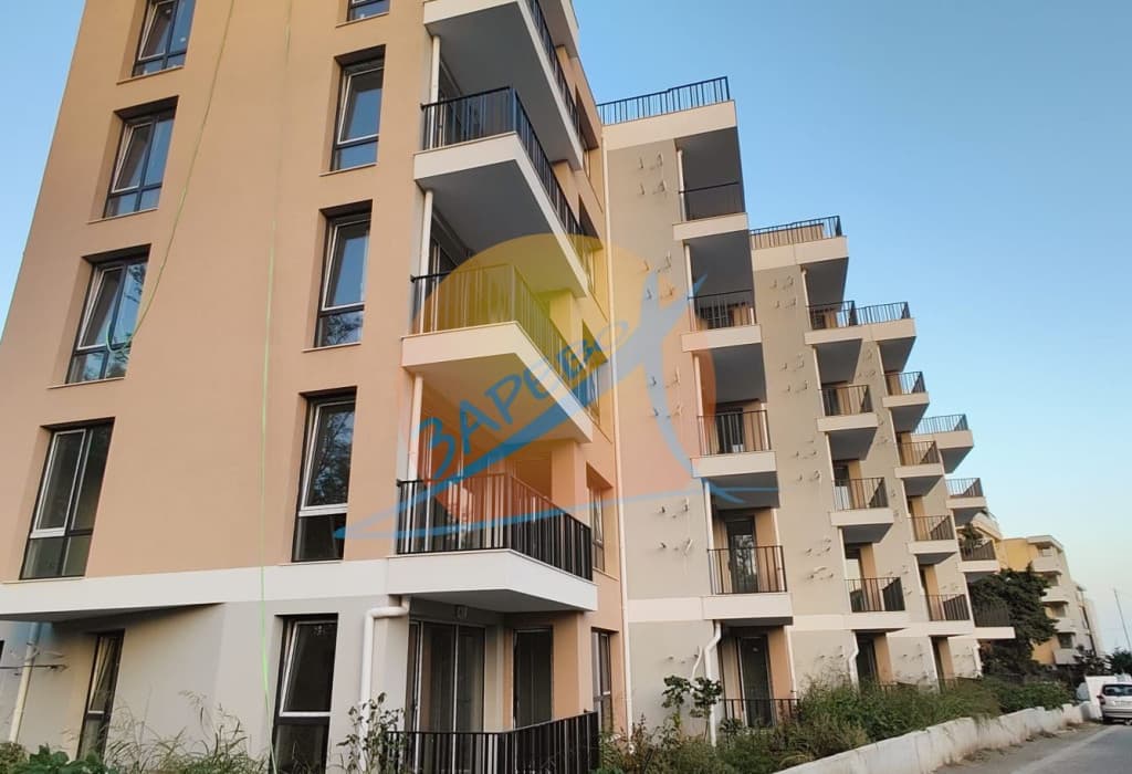 Равда, 30 м от плажа,  нов тристаен до ключ в сграда без такса поддръжка Азуро Бийч, Акт 16