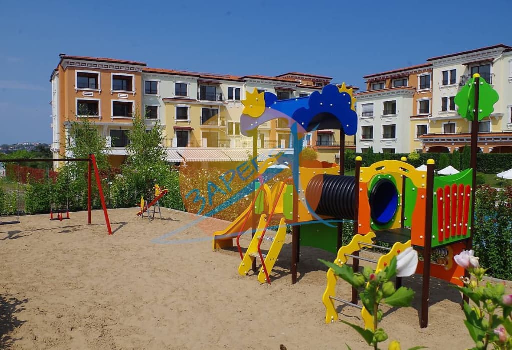 Созопол, Лили Бийч ризорт, 150 м от плаж Веселие, голям двустаен до ключ с гледка басейн, Lilly beach resort