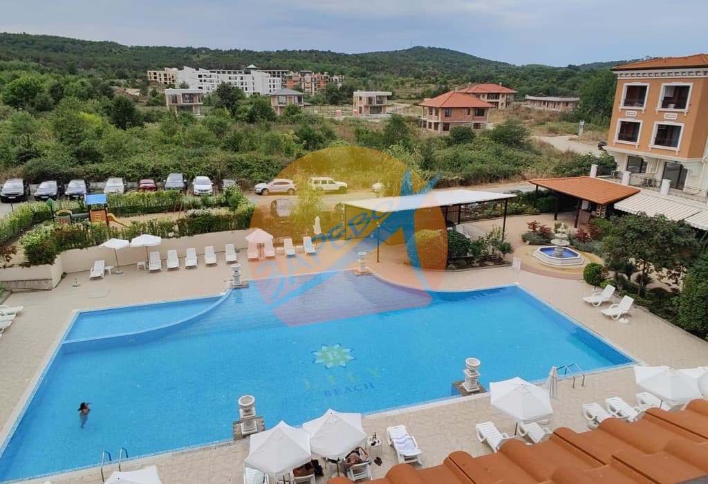 Созопол, Лили Бийч ризорт, 150 м от плаж Веселие, голям двустаен до ключ с гледка басейн, Lilly beach resort