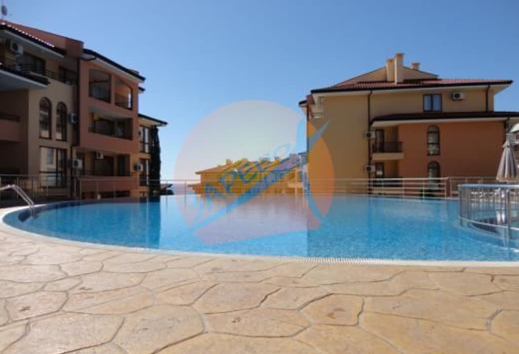 Парадайз Дриймс (Paradise Dreams), Свети Влас