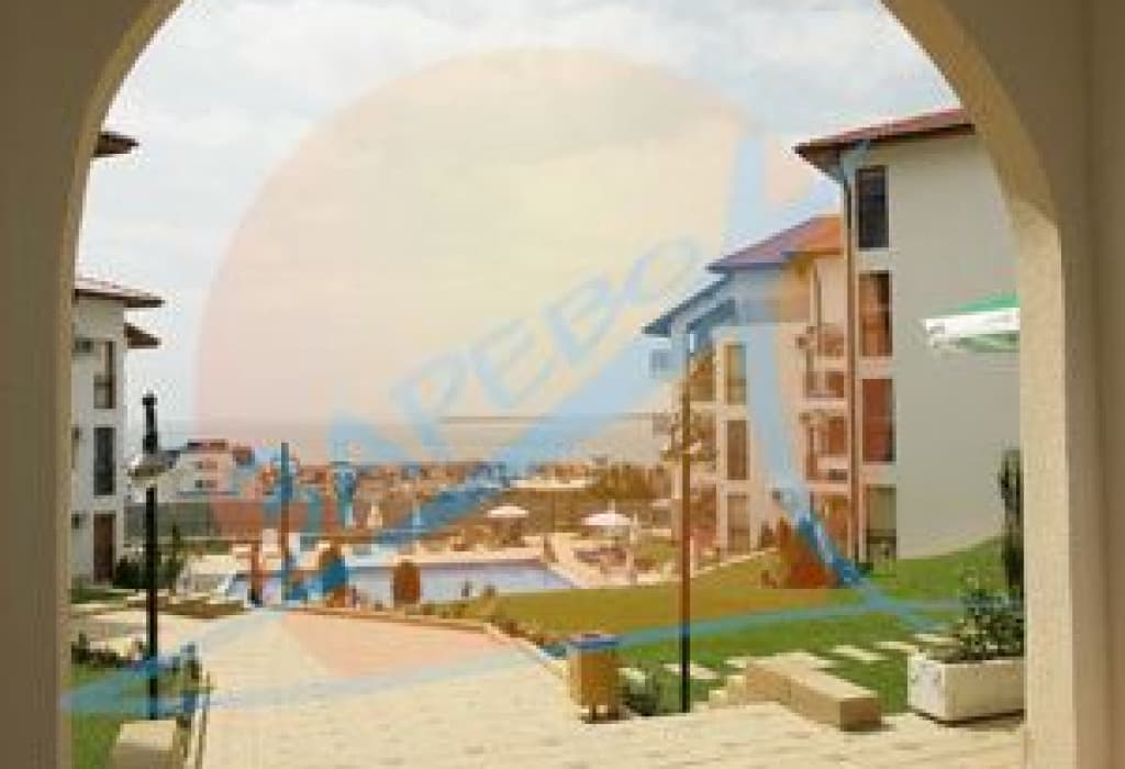 Компас (Compass), Диневи груп, Свети Влас