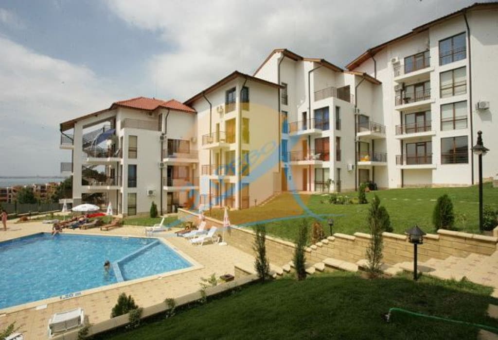 Компас (Compass), Диневи груп, Свети Влас