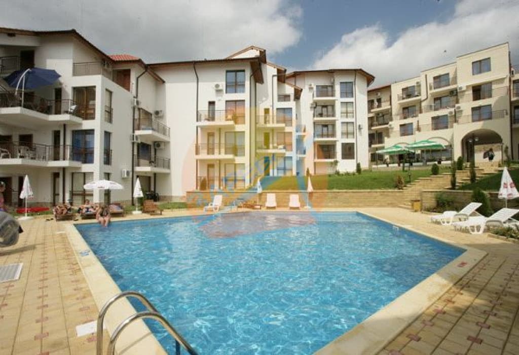 Компас (Compass), Диневи груп, Свети Влас