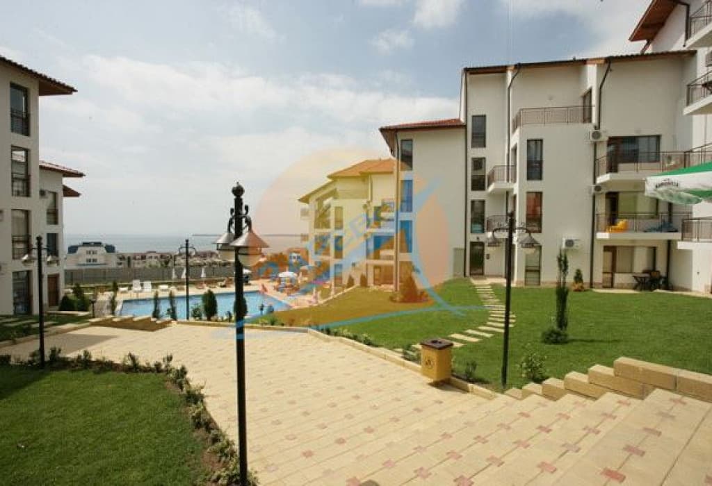 Компас (Compass), Диневи груп, Свети Влас