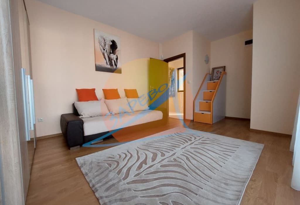 Поморие, двуетажна къща с камина и 2 паркомeстa, Виктория Роял Гарден  (Victoria Royal Garden)