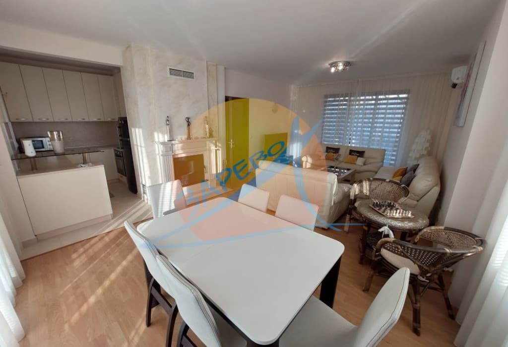 Поморие, двуетажна къща с камина и 2 паркомeстa, Виктория Роял Гарден  (Victoria Royal Garden)