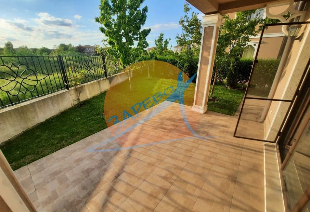 Поморие, двуетажна къща с камина и 2 паркомeстa, Виктория Роял Гарден  (Victoria Royal Garden)