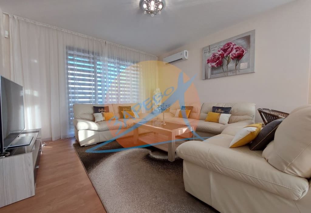 Поморие, двуетажна къща с камина и 2 паркомeстa, Виктория Роял Гарден  (Victoria Royal Garden)