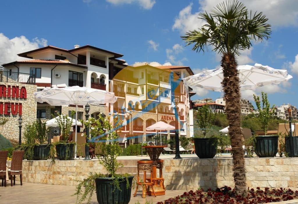 Арена (Arena), Диневи груп, Свети Влас