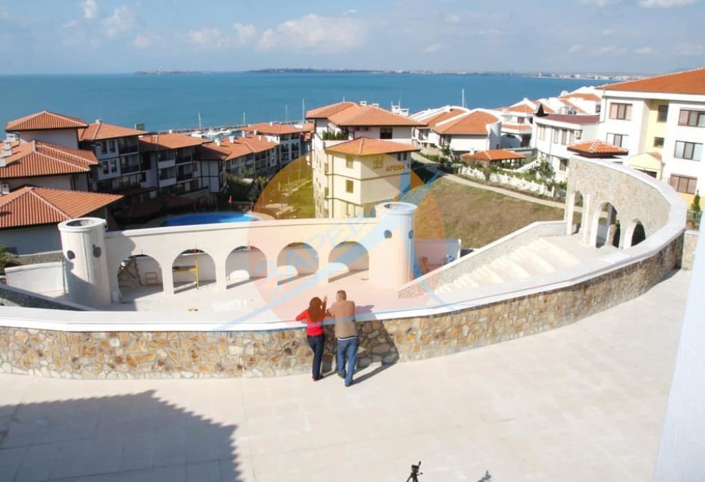 Арена (Arena), Диневи груп, Свети Влас