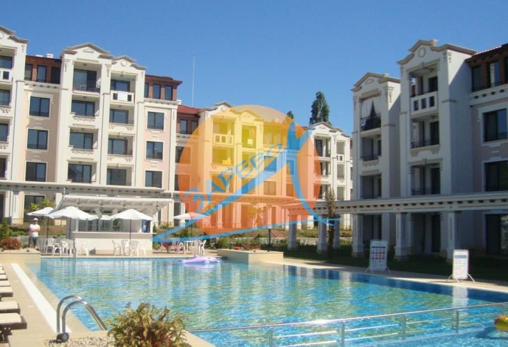 Созопол, тристаен обзаведен, първа линия до плаж Каваци, Грийнлайф