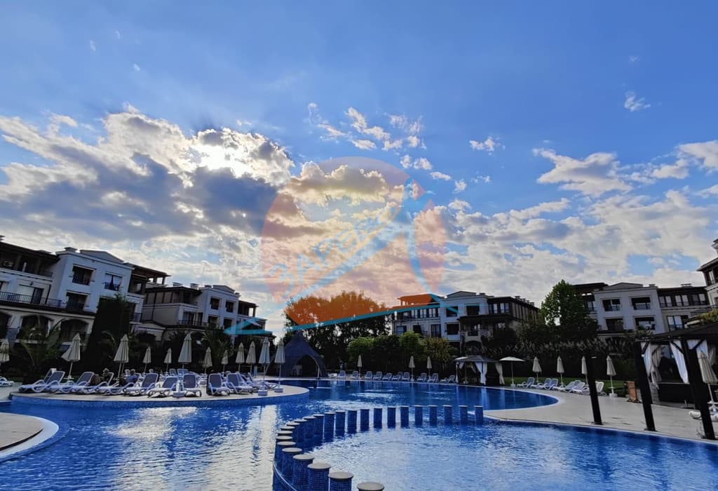 Созопол, тристаен обзаведен, първа линия до плаж Каваци, Грийнлайф