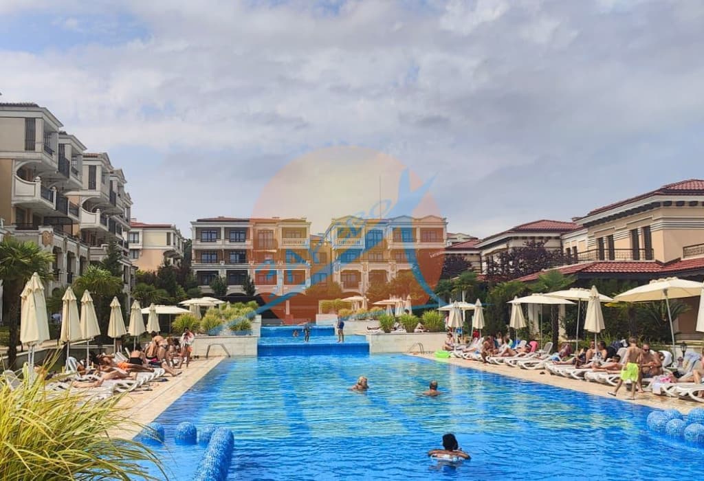 Созопол, тристаен обзаведен, първа линия до плаж Каваци, Грийнлайф