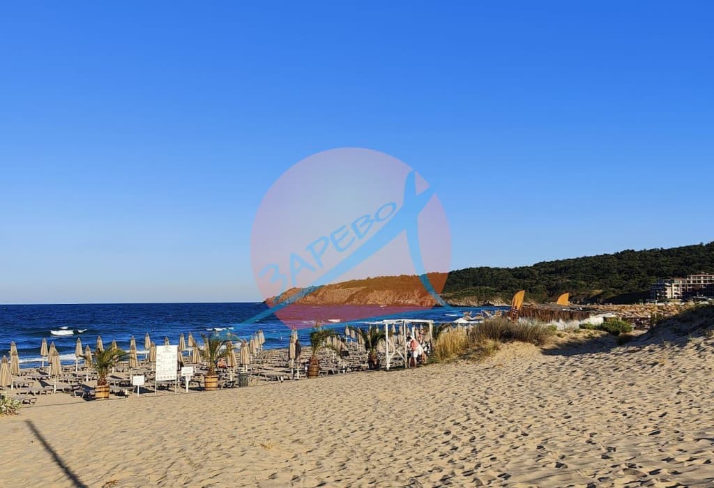 Созопол, тристаен обзаведен, първа линия до плаж Каваци, Грийнлайф