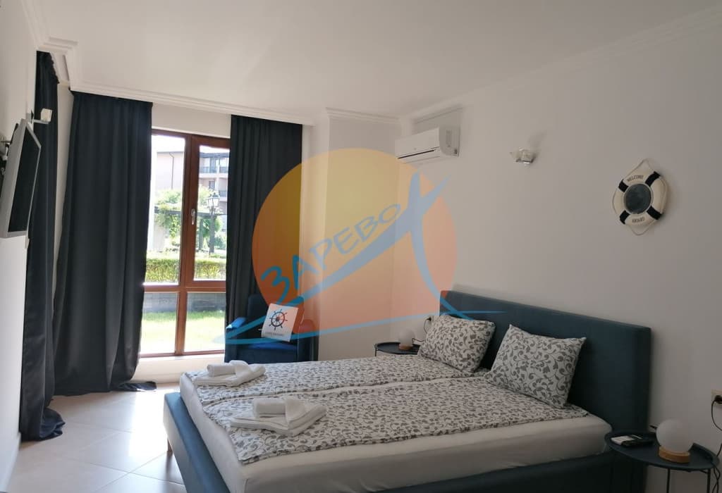 Лозенец, Оазис Бийч Клуб, обзаведен двустаен на партер, с голяма веранда с гледка море и градина, Oasis Beach Club, Lozenets