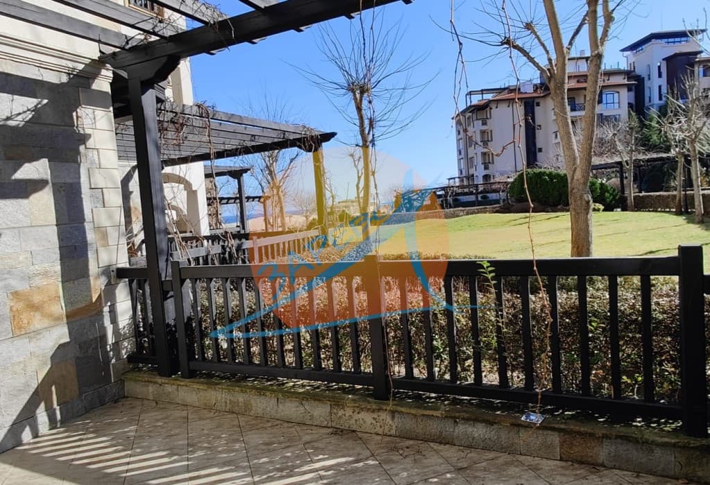 Лозенец, Оазис Бийч Клуб, обзаведен двустаен на партер, с голяма веранда с гледка море и градина, Oasis Beach Club, Lozenets