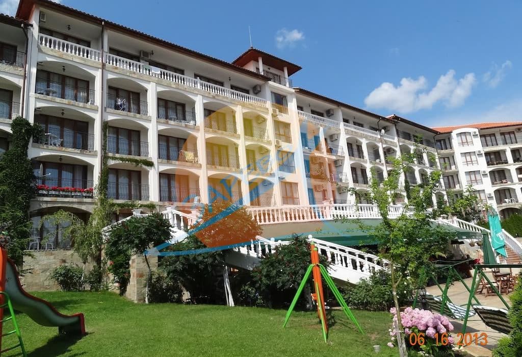 Триумф (Triumph), Свети Влас