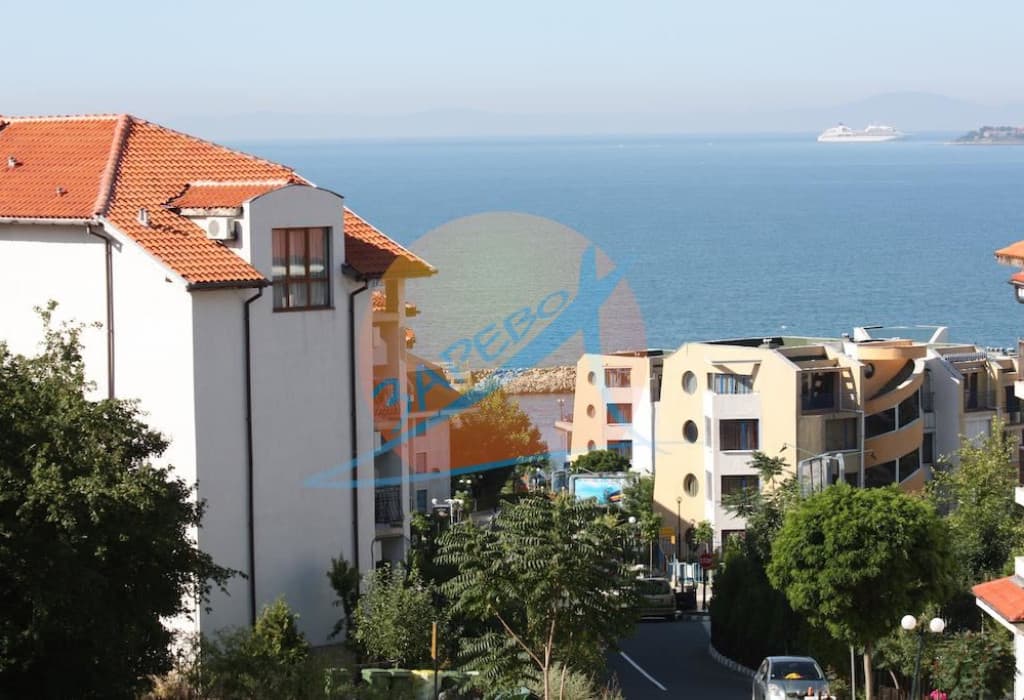 Триумф (Triumph), Свети Влас