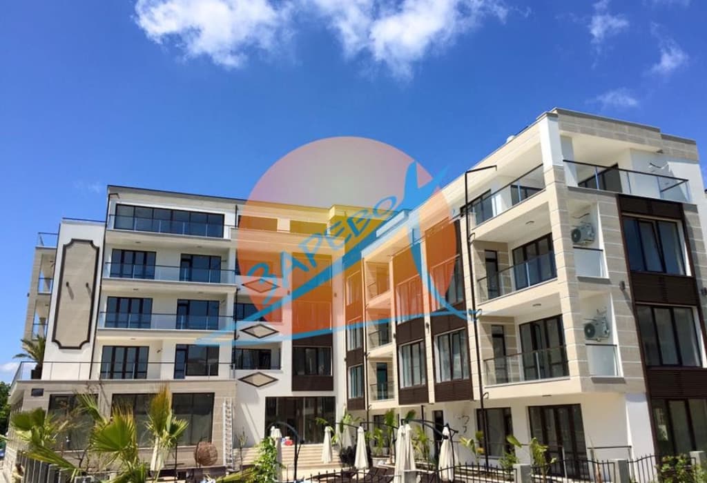 Приморско, първа линия, луксозен двустаен с гледка море, бутиков комплекс Грийн Парадайс Делукс (Green Paradise Deluxe)