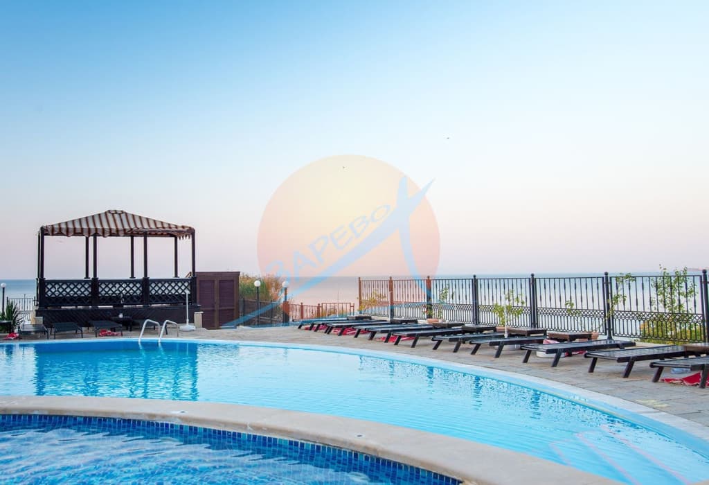 Свети Влас, първа линия, директна гледка море, просторен обзаведен двустаен, Тива дел мар/Цезар Палас