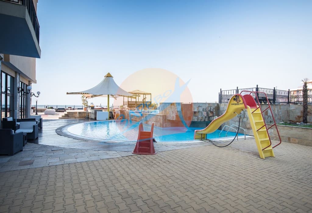 Свети Влас, първа линия, директна гледка море, просторен обзаведен двустаен, Тива дел мар/Цезар Палас