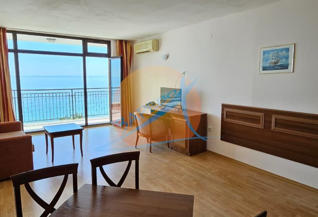 Свети Влас, първа линия, директна гледка море, просторен обзаведен двустаен, Тива дел мар/Цезар Палас