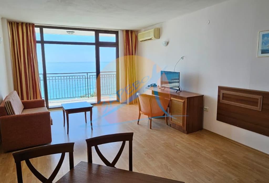 Свети Влас, първа линия, директна гледка море, просторен обзаведен двустаен, Тива дел мар/Цезар Палас