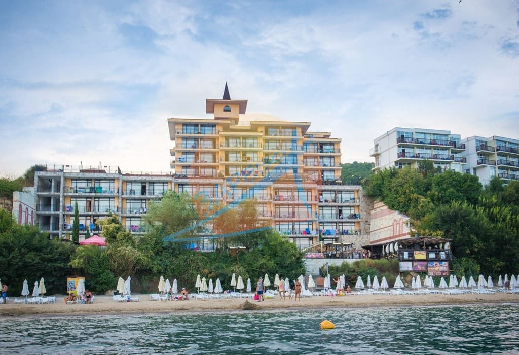 Свети Влас, първа линия, директна гледка море, просторен обзаведен двустаен, Тива дел мар/Цезар Палас