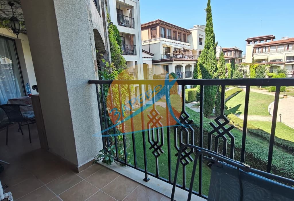 Созопол, Грийн лайф. Обзаведен тристаен с тераса с гледка кръглия басейн, готови документи за сделка!