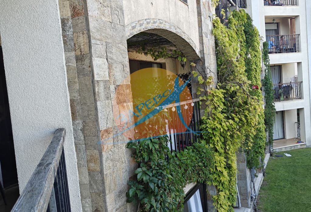 Созопол, Грийн лайф. Обзаведен тристаен с тераса с гледка кръглия басейн, готови документи за сделка!