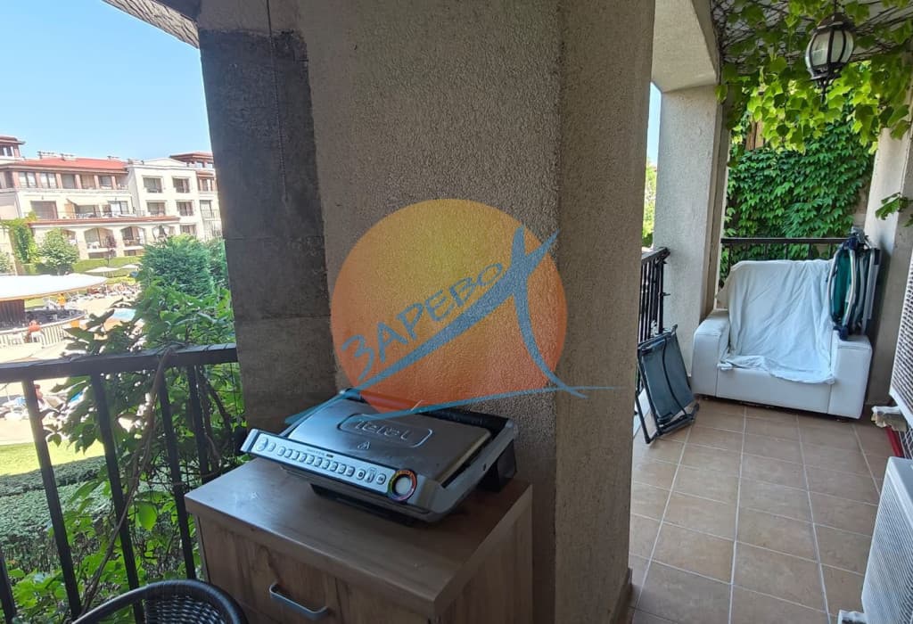 Созопол, Грийн лайф. Обзаведен тристаен с тераса с гледка кръглия басейн, готови документи за сделка!