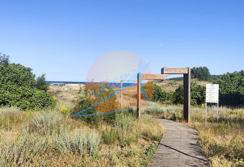 Созопол, Грийн лайф. Обзаведен тристаен с тераса с гледка кръглия басейн, готови документи за сделка!