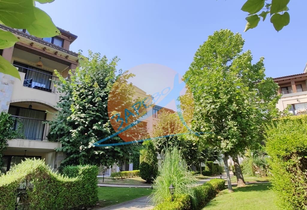 Созопол, Грийн лайф. Обзаведен тристаен с тераса с гледка кръглия басейн, готови документи за сделка!