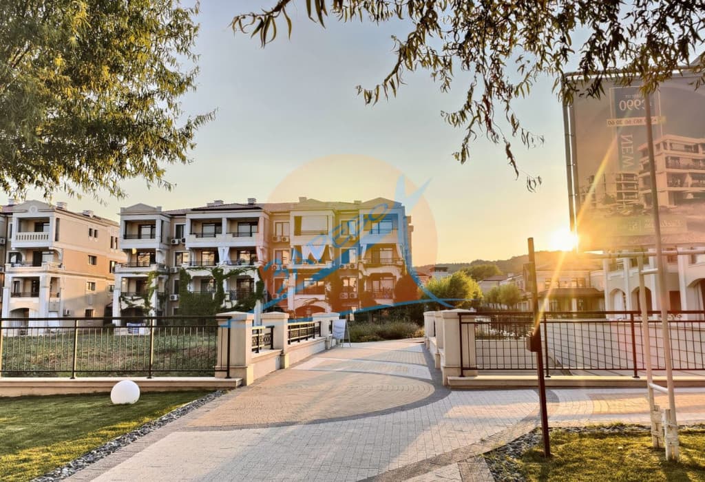 Созопол, Грийн лайф. Обзаведен тристаен с тераса с гледка кръглия басейн, готови документи за сделка!