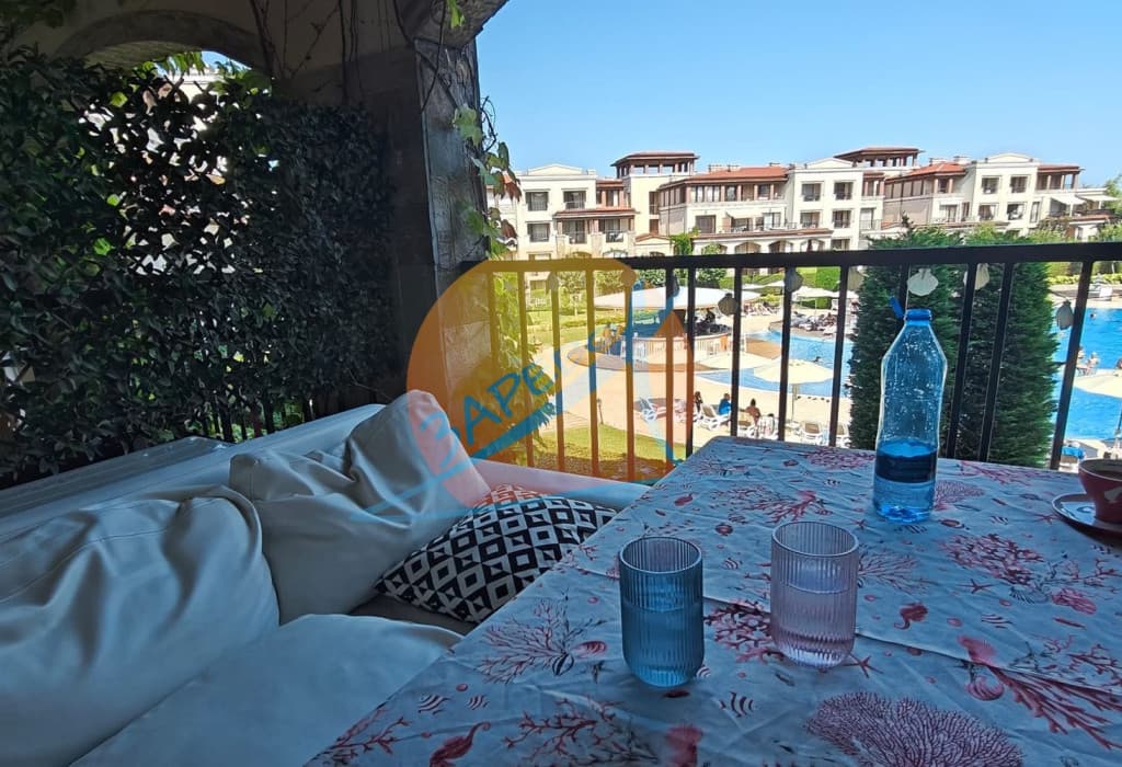 Созопол, Грийн лайф. Обзаведен тристаен с тераса с гледка кръглия басейн, готови документи за сделка!