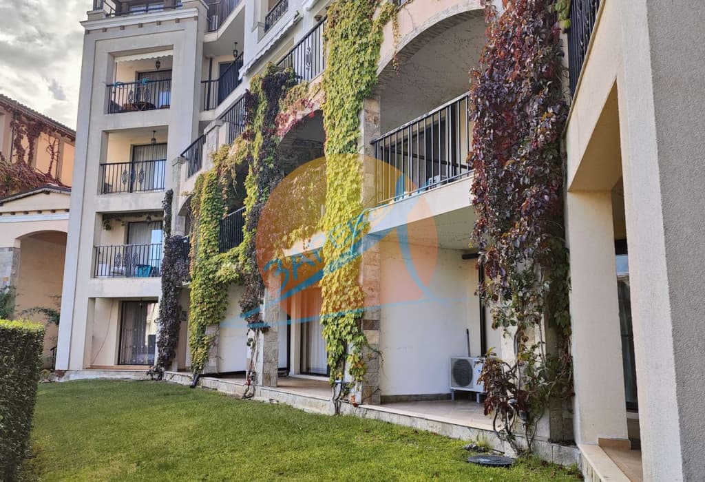 Созопол, Грийн лайф. Обзаведен тристаен с тераса с гледка кръглия басейн, готови документи за сделка!