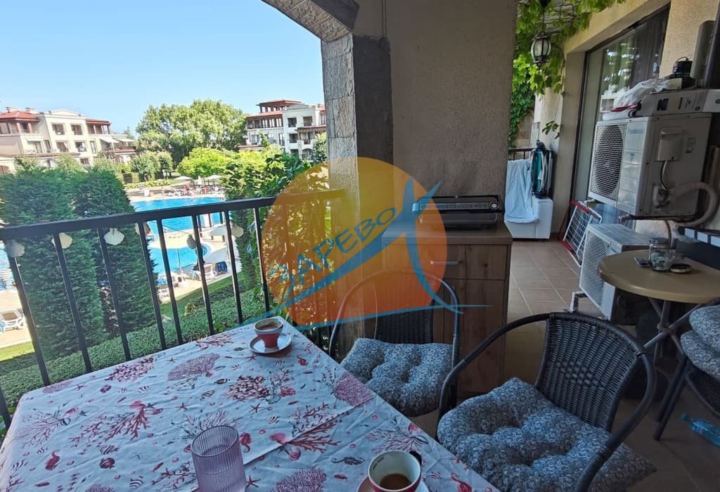 Созопол, Грийн лайф. Обзаведен тристаен с тераса с гледка кръглия басейн, готови документи за сделка!