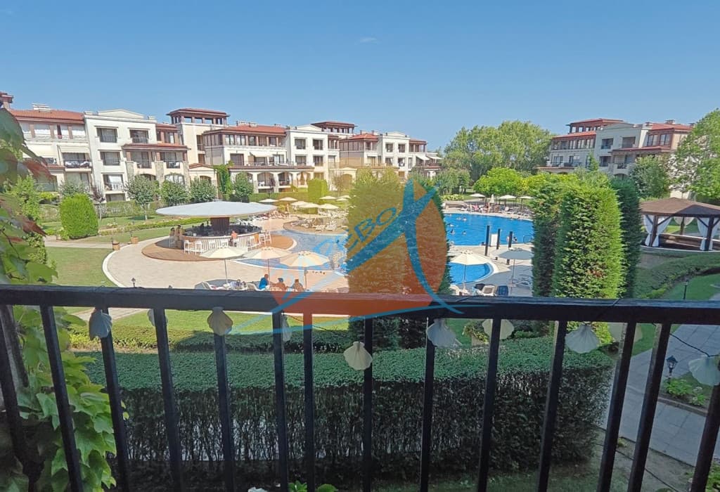 Созопол, Грийн лайф. Обзаведен тристаен с тераса с гледка кръглия басейн, готови документи за сделка!